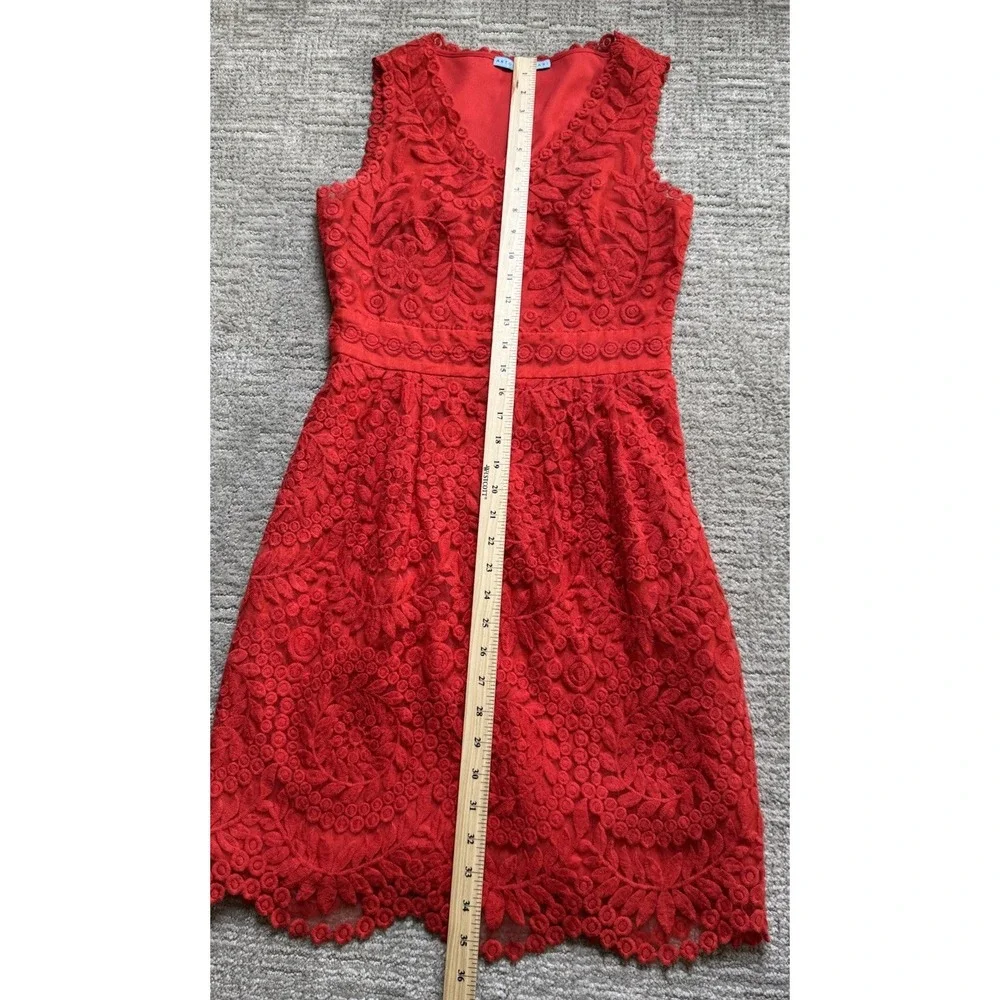 Antonio Melani dress Lace Red‎ Size 4 Stunning V Neck Sheath